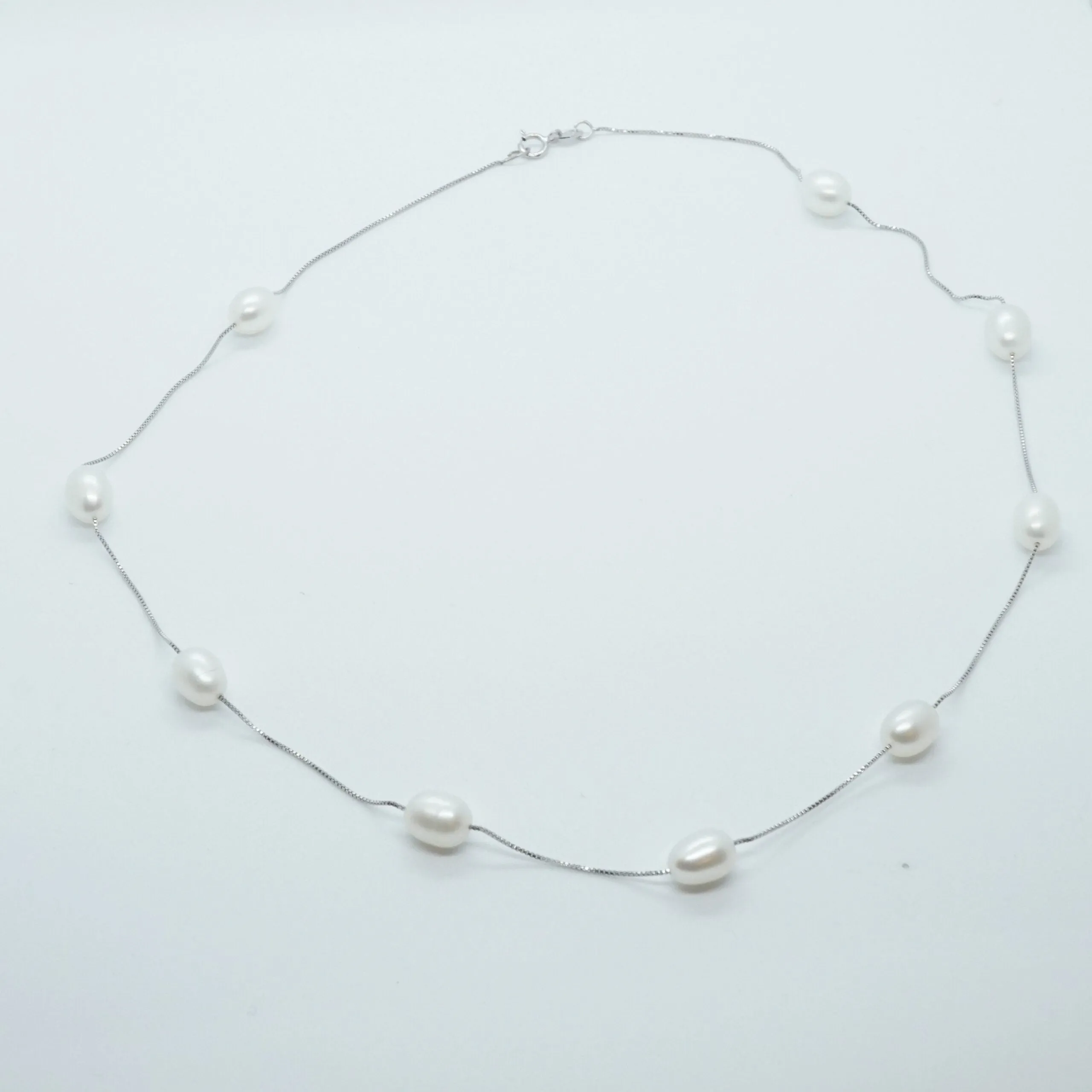 Layla X - Classic pearl station silver necklace