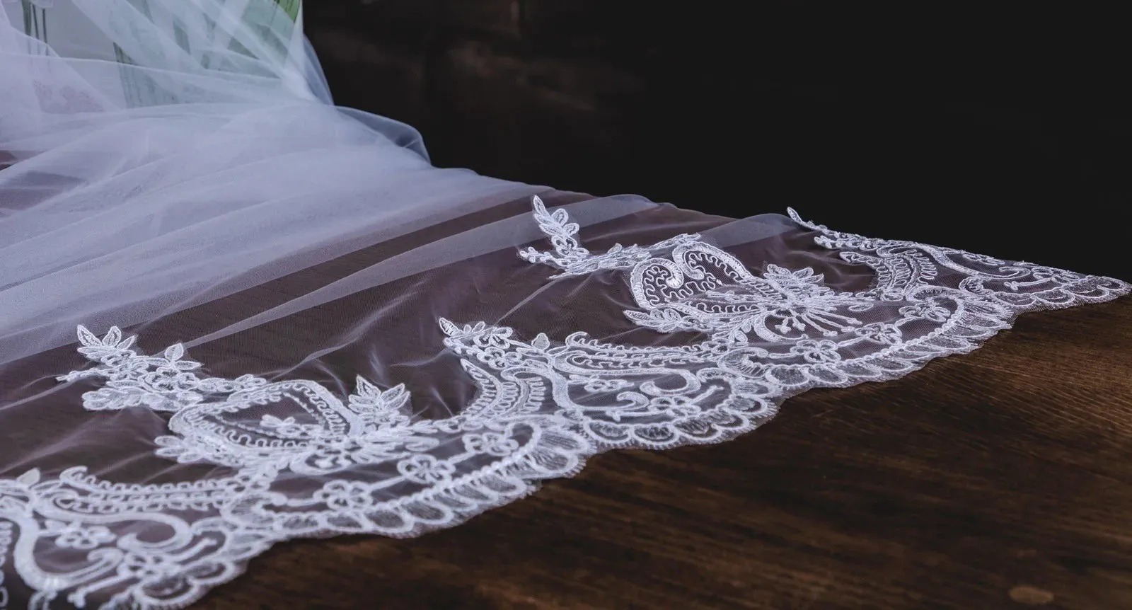 Single Tier Lace Edge Cathedral Veil, Ivory PB9040