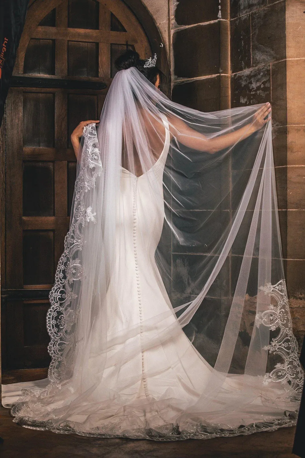 Single Tier Lace Edge Cathedral Veil, Ivory PB9040