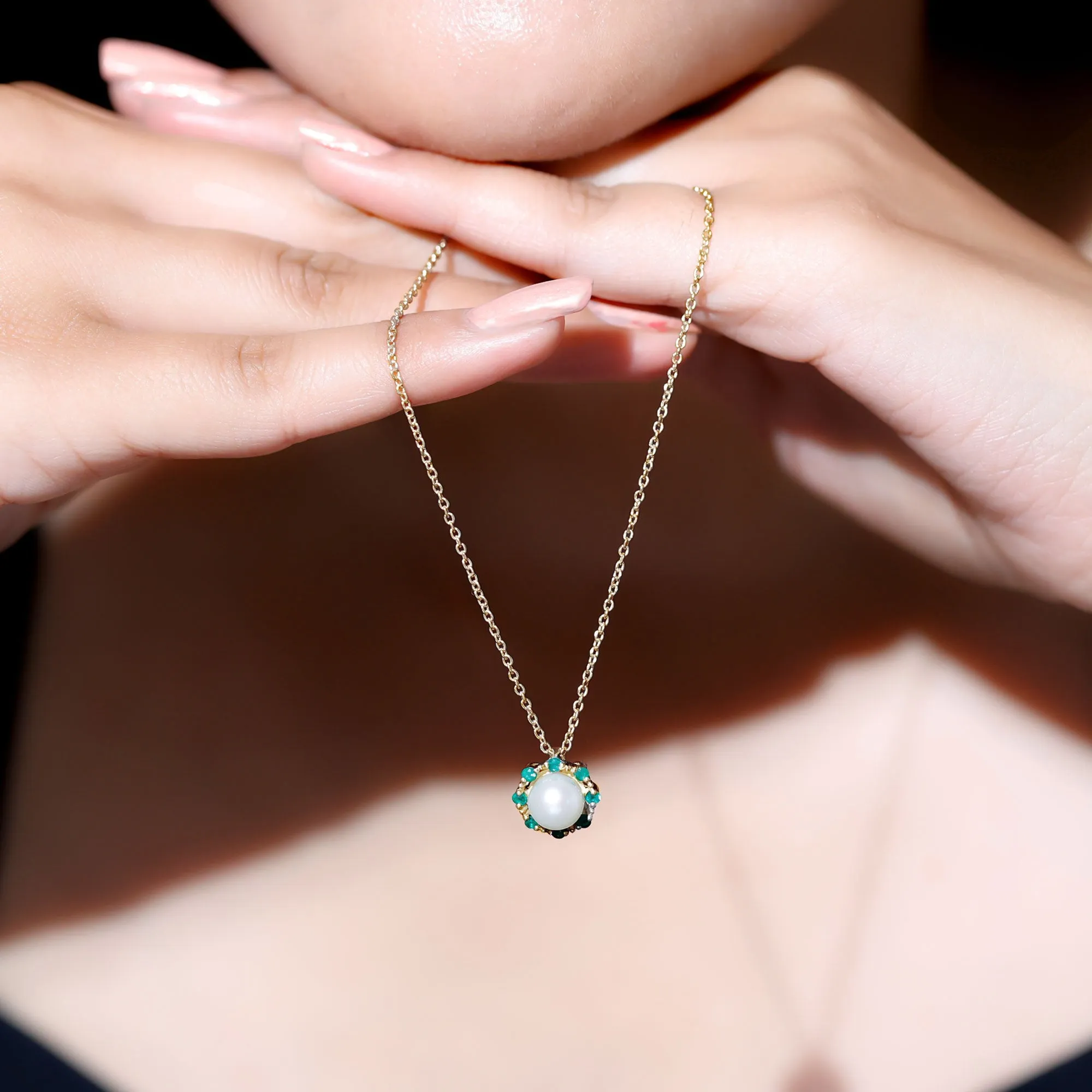 Vintage Style Freshwater Pearl Pendant with Emerald
