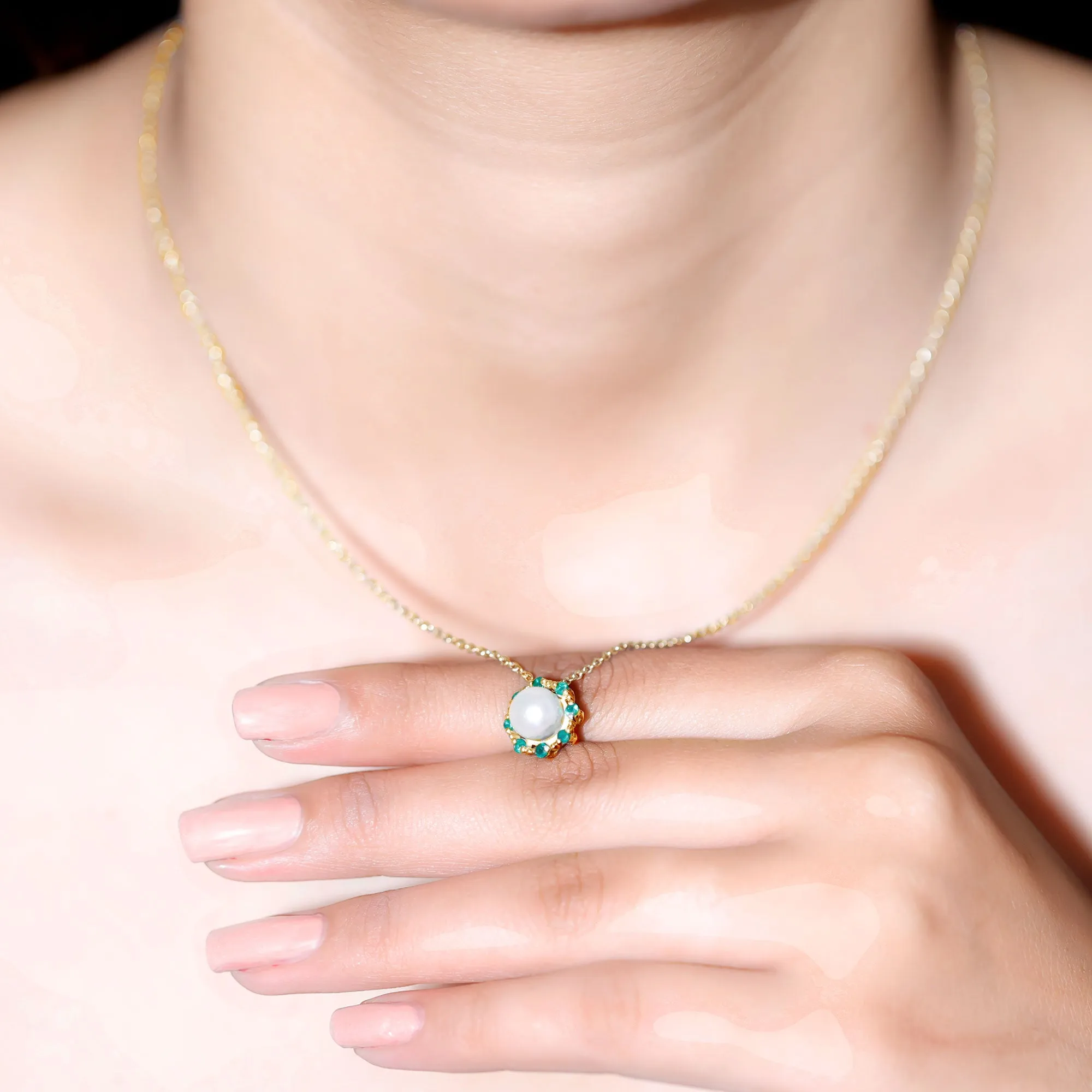 Vintage Style Freshwater Pearl Pendant with Emerald