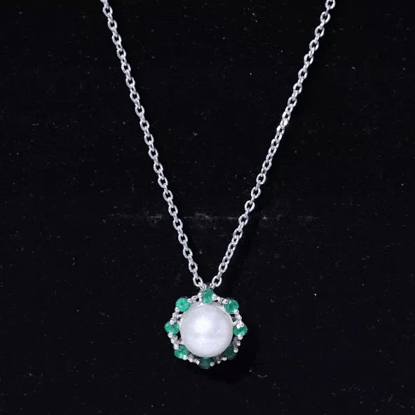 Vintage Style Freshwater Pearl Pendant with Emerald